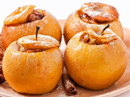 Пълнени печени ябълки с орехи пекан,стафиди, мед и кафява захар - снимка на рецептата